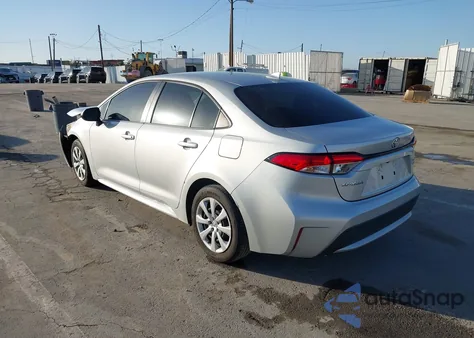 2021 Toyota Corolla Le z USA, uszkodzony, nr VIN 5YFEPMAE5MP244872